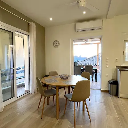 Bay View - Bright Modern Penthouse In Center Καλαμάτα