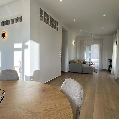 Bay View - Bright Modern Penthouse In Center * Καλαμάτα