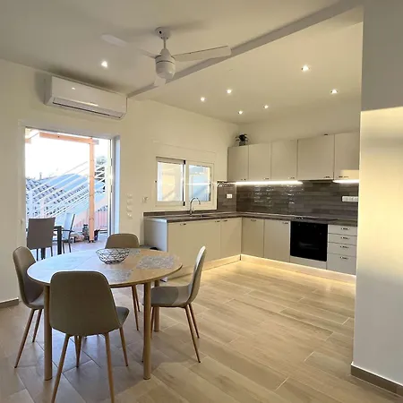 Bay View - Bright Modern Penthouse In Center Διαμέρισμα Καλαμάτα